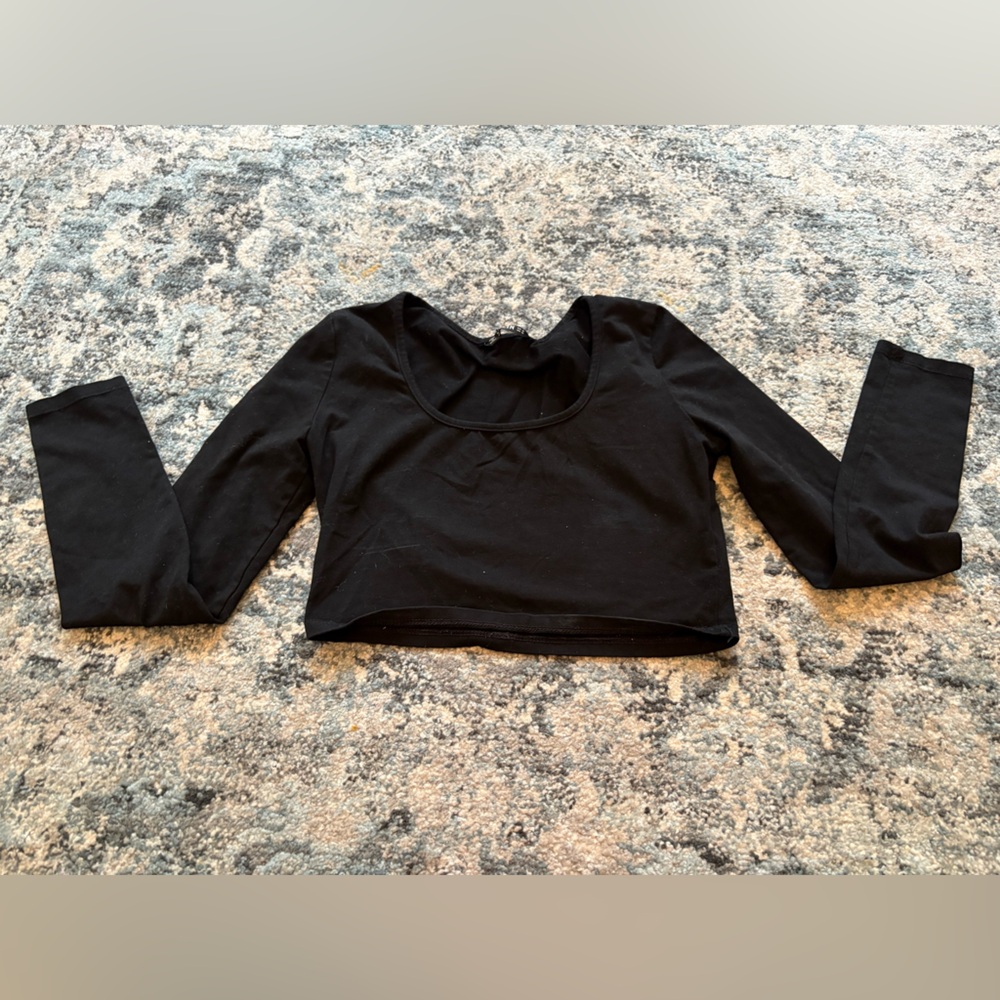Black Long Sleeve Crop Top